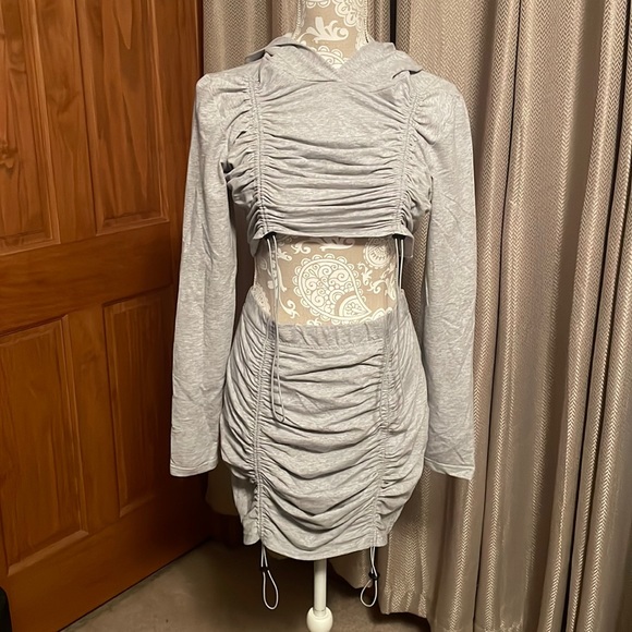 Gray drawstring skirt and cropped hoodie combo - Picture 1 of 3